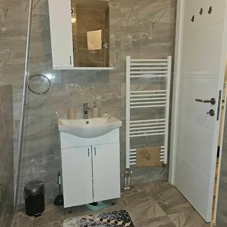 Andjela יהורינה